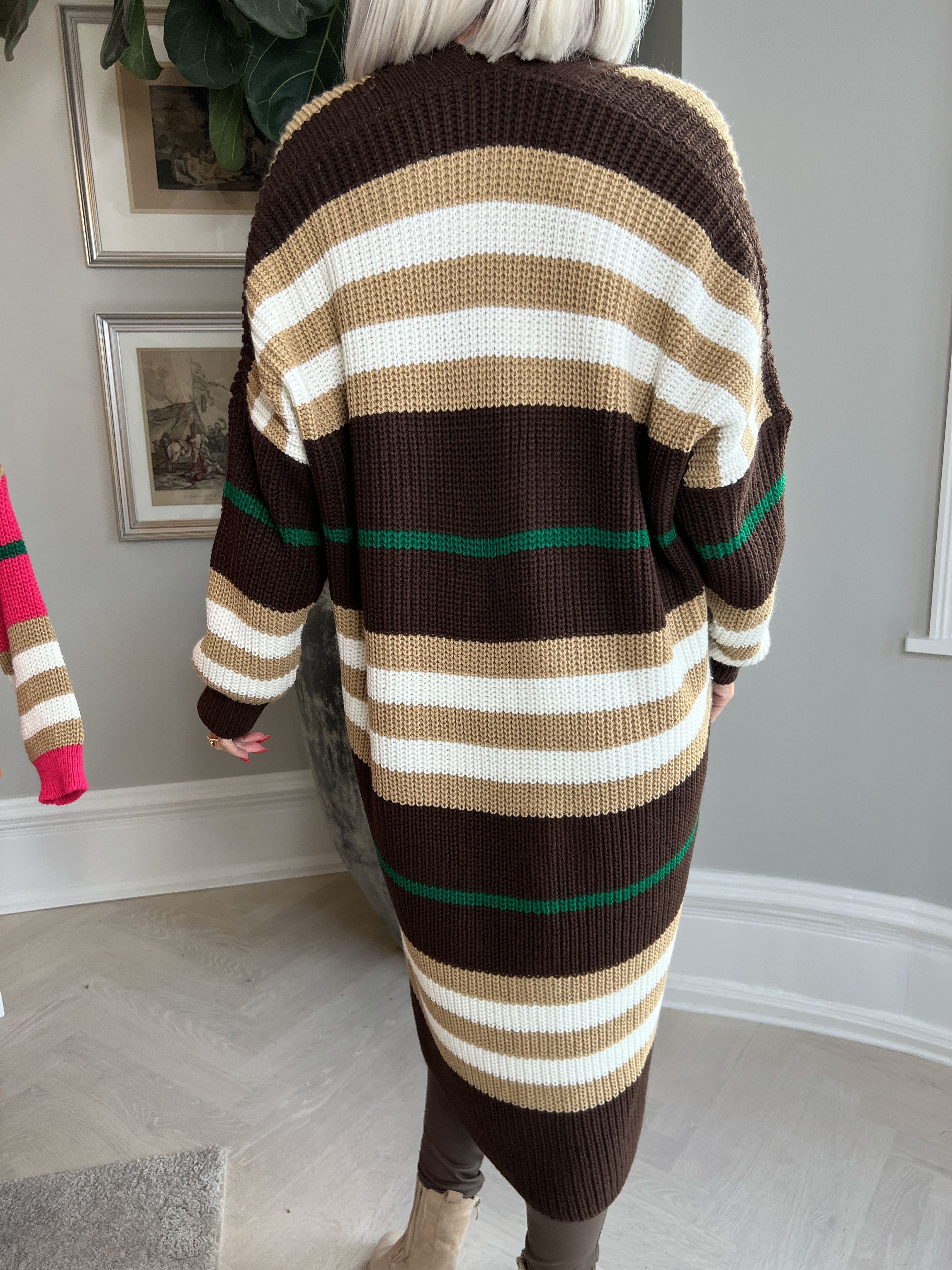 Mikla - Lång randig plus size kofta i stickad